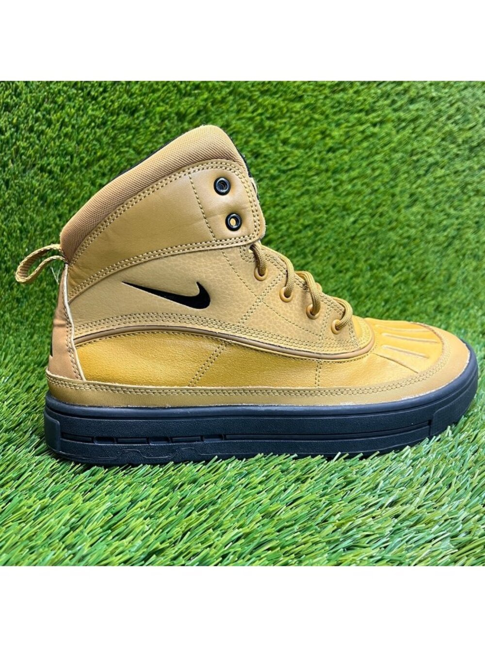 Nike Woodside 2 High ACG Boys Size 7Y Brown Classic Outdoor Lace Up Ankle Boots